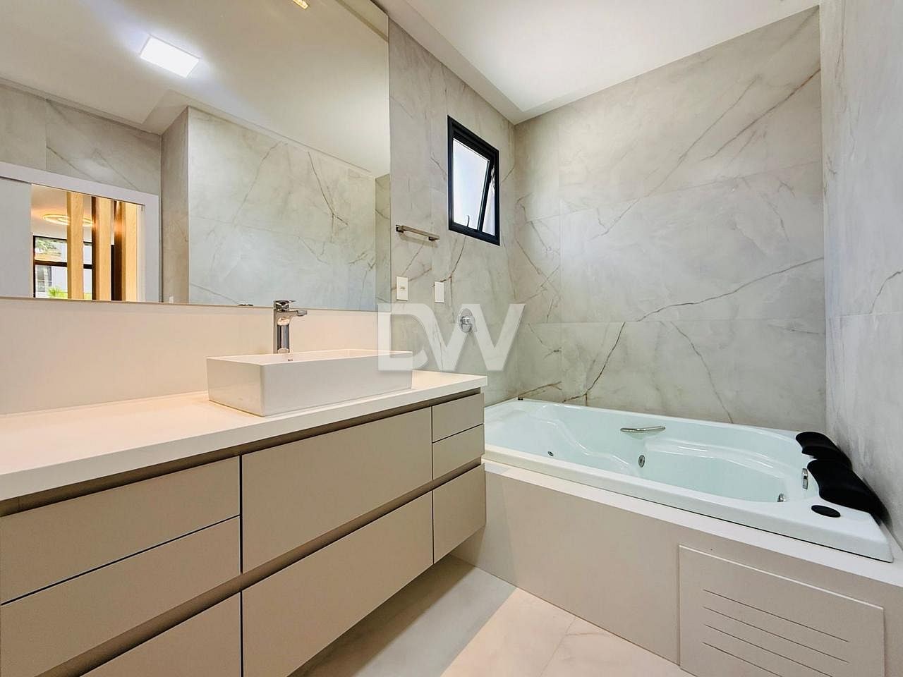 Casa de 4 Suites en Venta en Balneário Camboriú - Santa Catarina - Brasil - 8