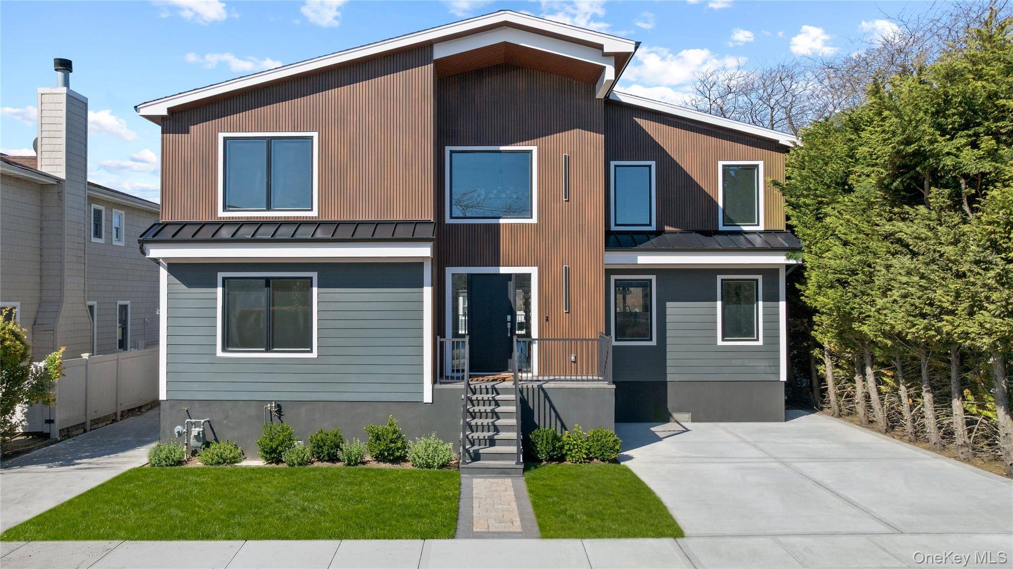 5 Bedroom Oceanfront Home for Sale in Atlantic Beach - New York - USA - 1