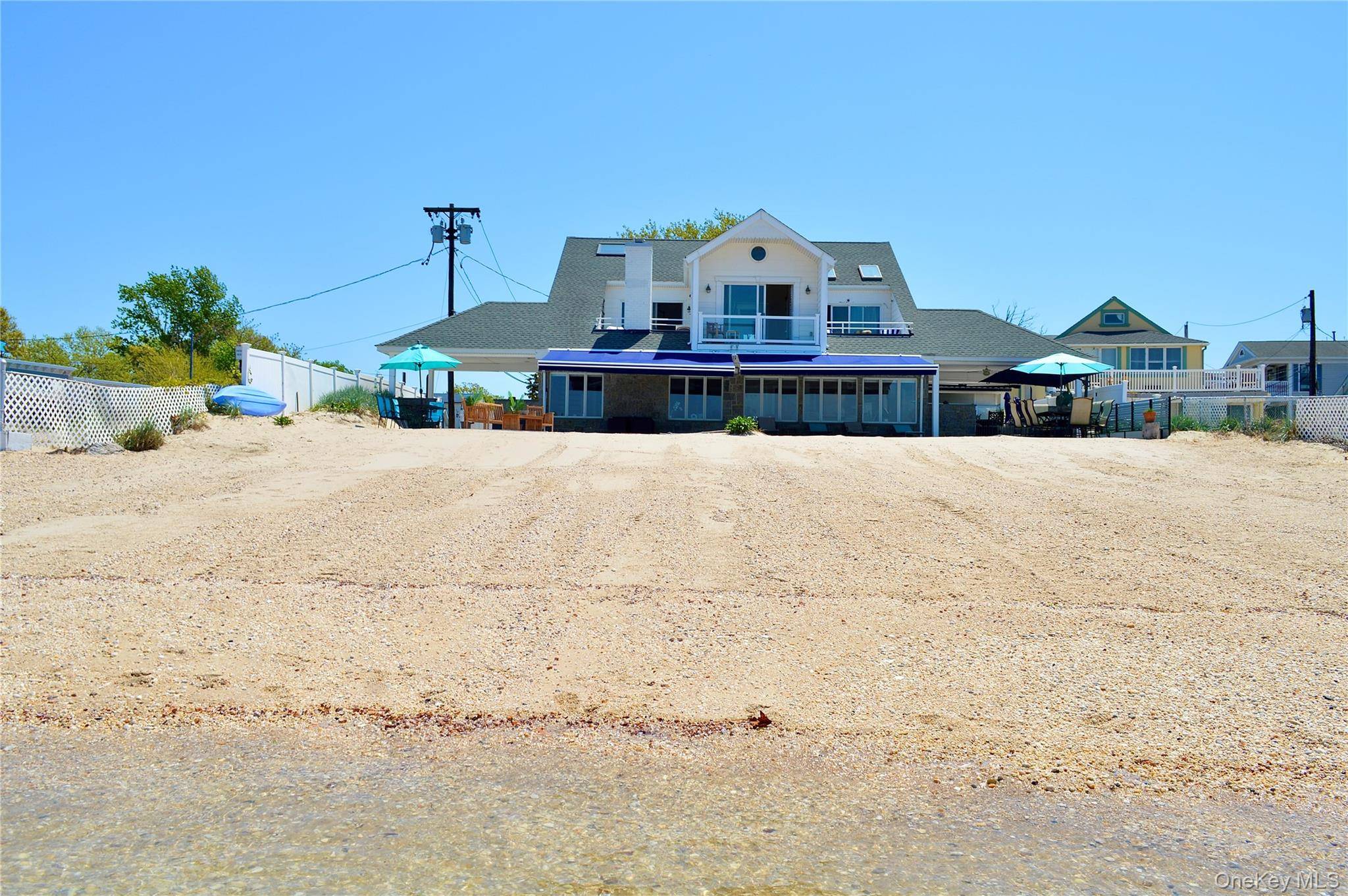 Casa com 5 Quartos à Beira-Mar à Venda em Bayville - Nova Iorque - EUA - 1