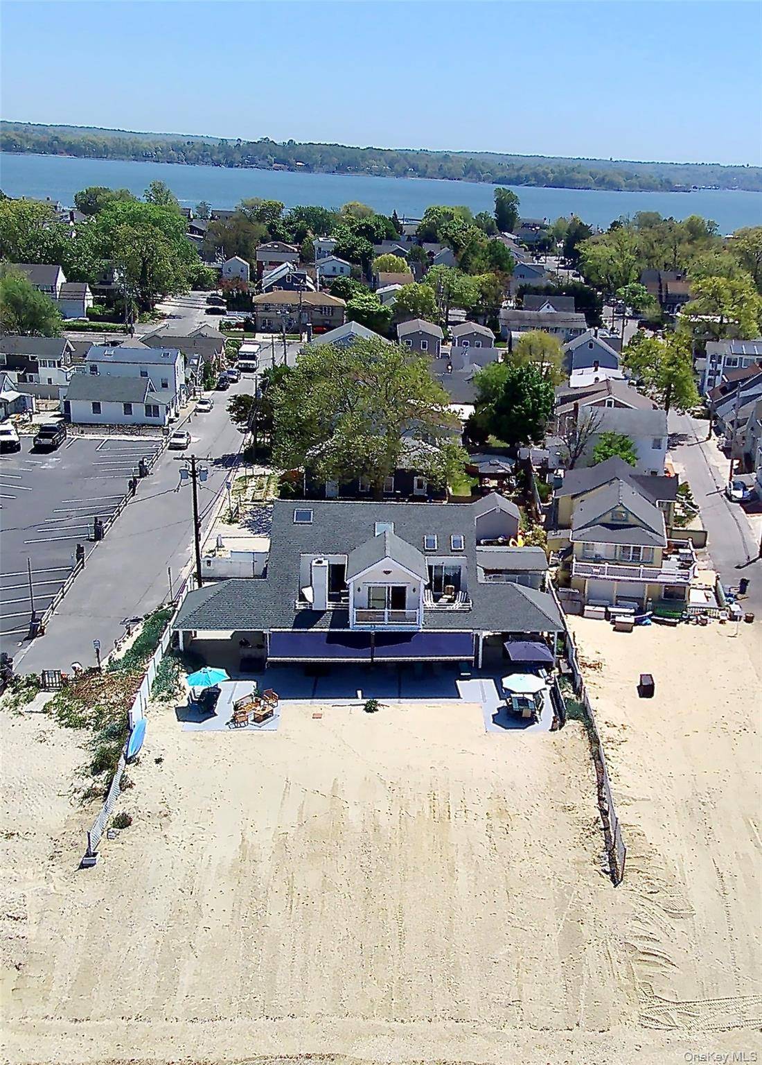 Casa com 5 Quartos à Beira-Mar à Venda em Bayville - Nova Iorque - EUA - 2