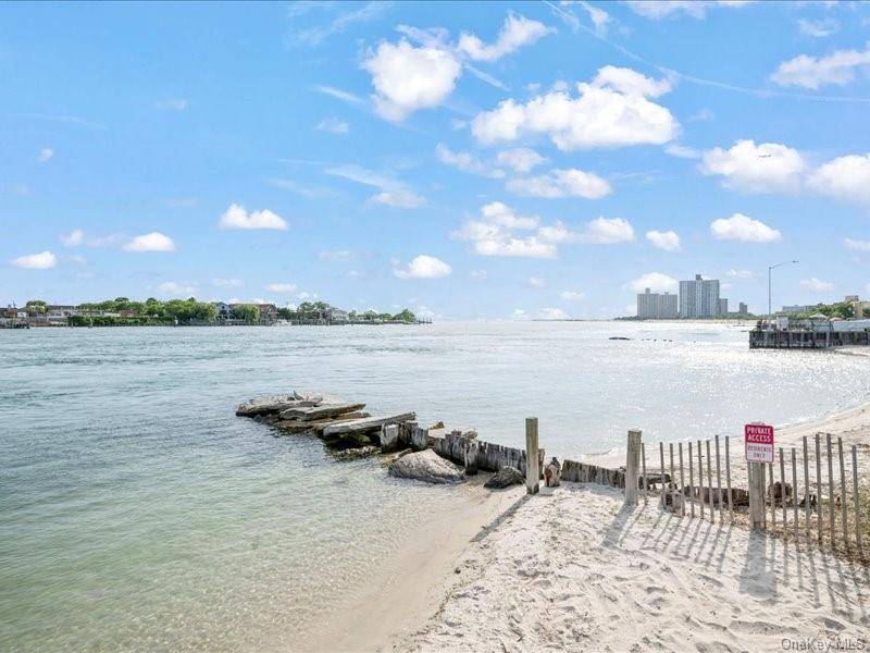 Casa com 5 Quartos à Beira-Mar à Venda em Far Rockaway - Nova Iorque - EUA - 3