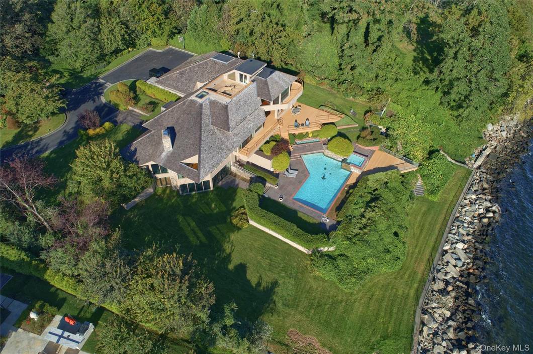Maison de 5 Chambres au Bord de l'Eau à Vendre à Great Neck - NY - USA - 2
