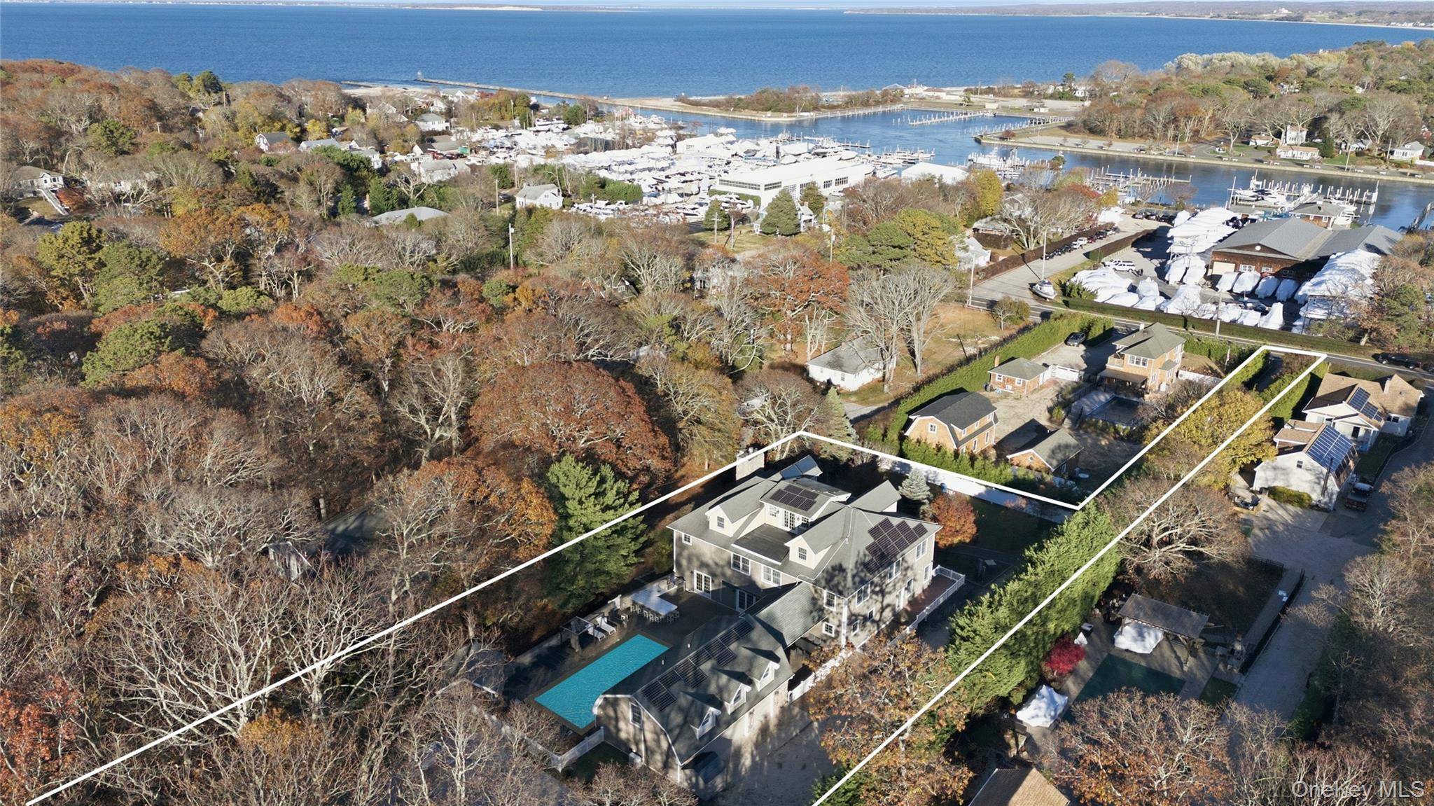 Casa com 5 Quartos à Beira-Mar à Venda em Hampton Bays - Nova Iorque - EUA - 2