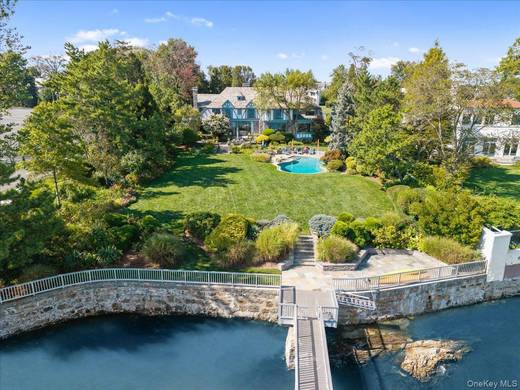 5 Bedroom Waterfront Home for Sale in Larchmont - NY - USA - 3