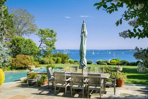5 Bedroom Waterfront Home for Sale in Larchmont - NY - USA - 4