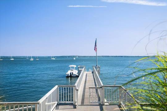 5 Bedroom Waterfront Home for Sale in Larchmont - NY - USA - 5