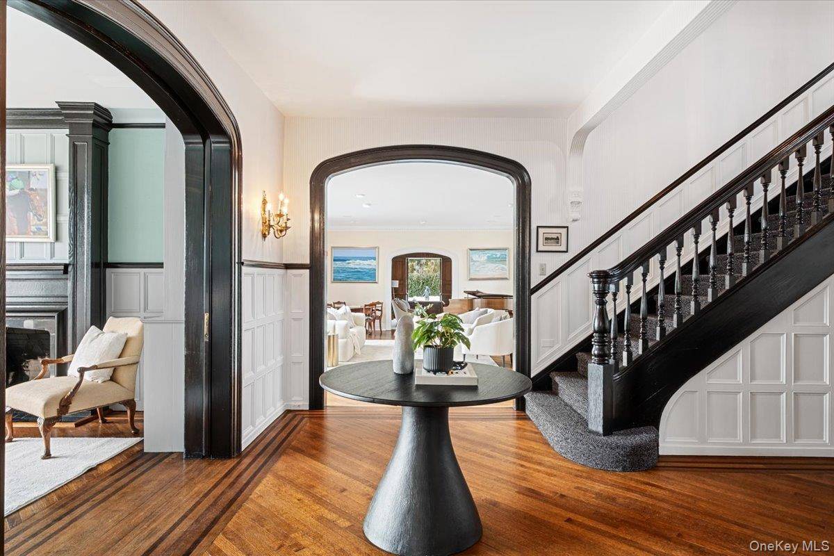 5 Bedroom Waterfront Home for Sale in Larchmont - NY - USA - 7