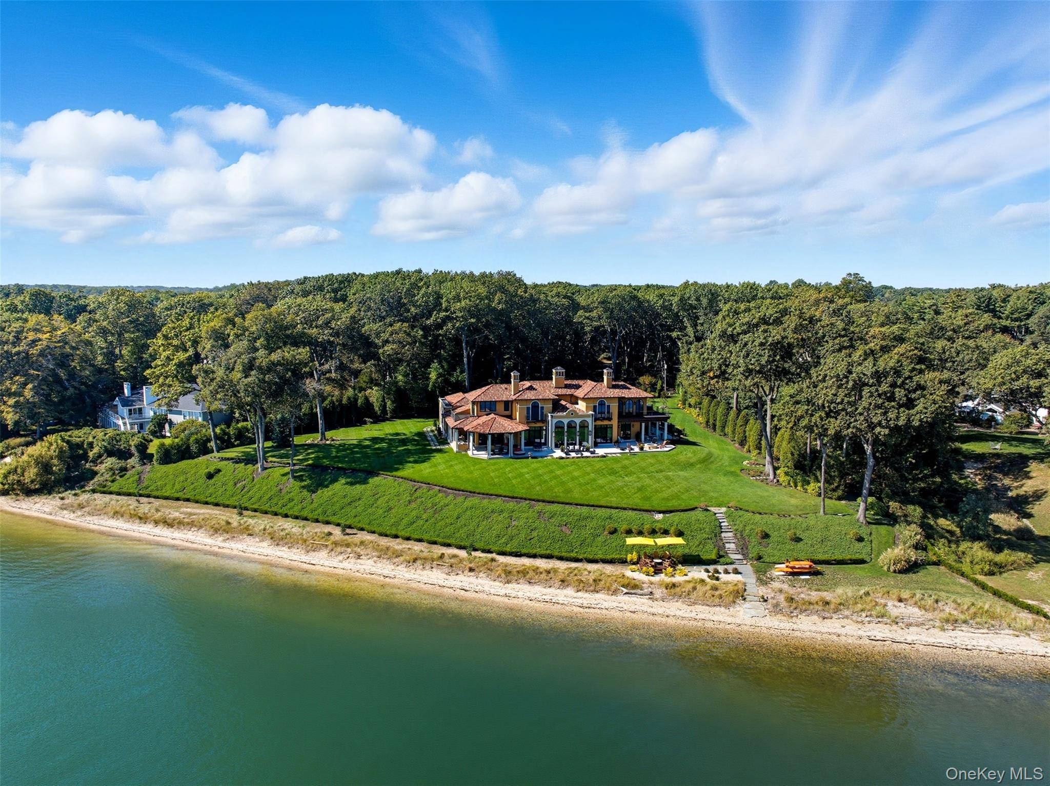 Casa de 5 Dormitorios Frente al Mar en Venta en Lloyd Harbor - NY - EE. UU. - 3