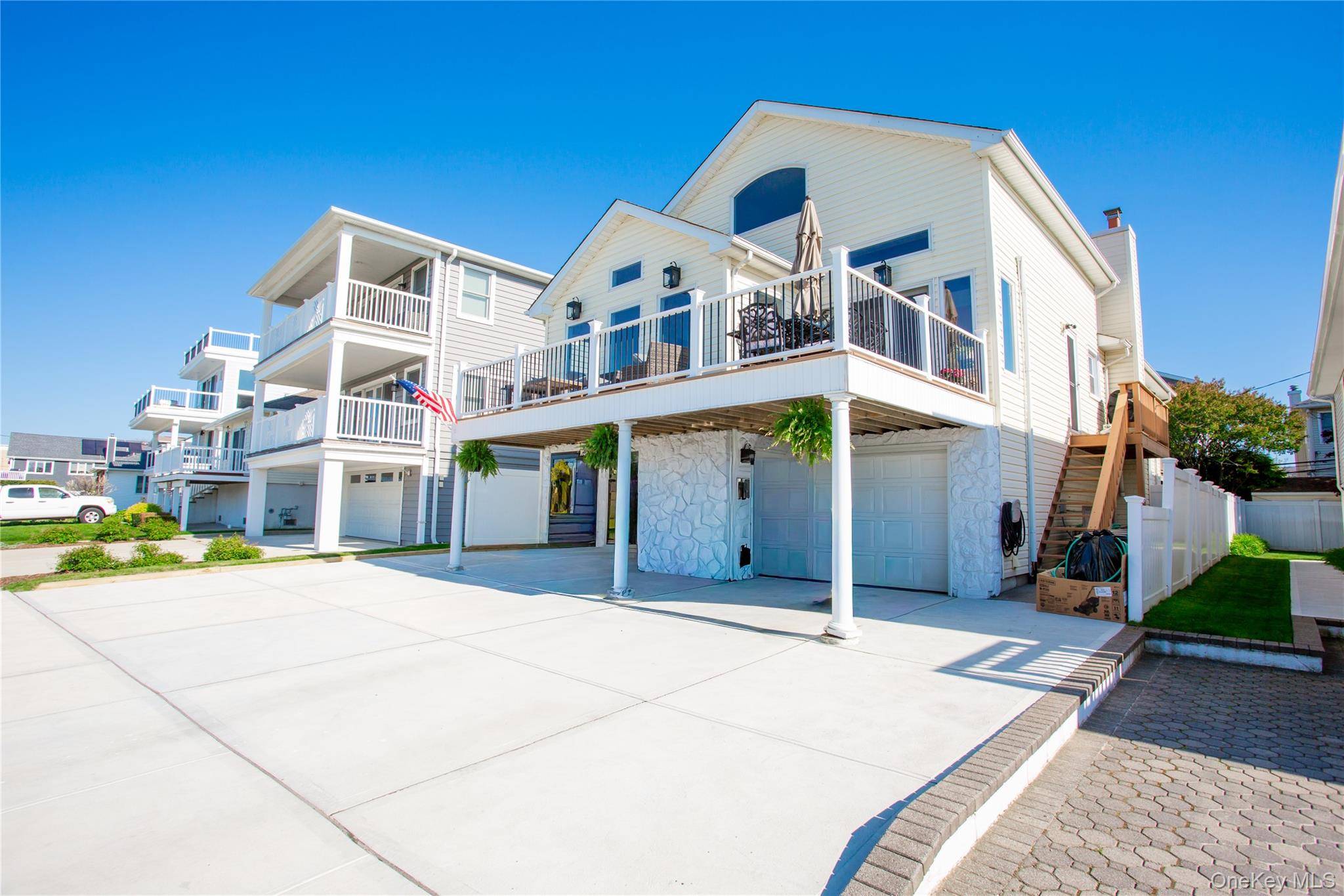 Casa com 5 Quartos à Beira-Mar à Venda em Long Beach - Nova Iorque - EUA - 2