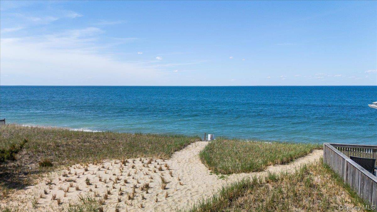 5 Bedroom Oceanfront Home for Sale in Montauk - New York - USA - 2