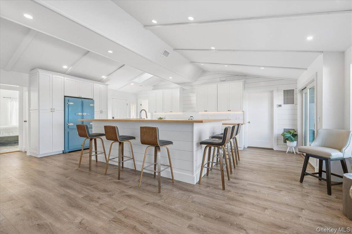 5 Bedroom Oceanfront Home for Sale in Montauk - New York - USA - 8