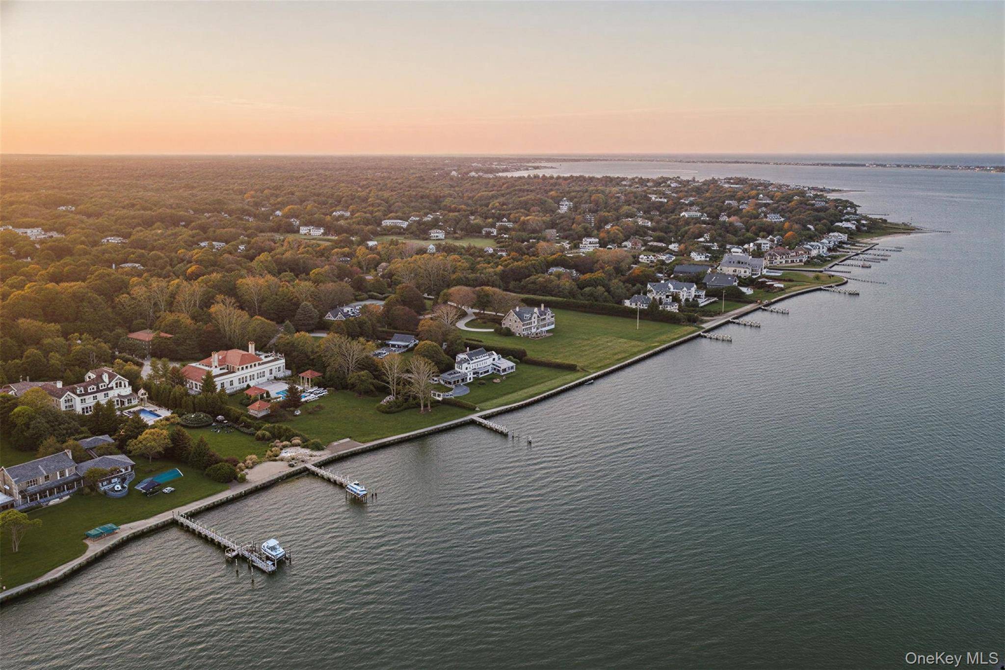 5 Bedroom Waterfront Home for Sale in Remsenburg - NY - USA - 1