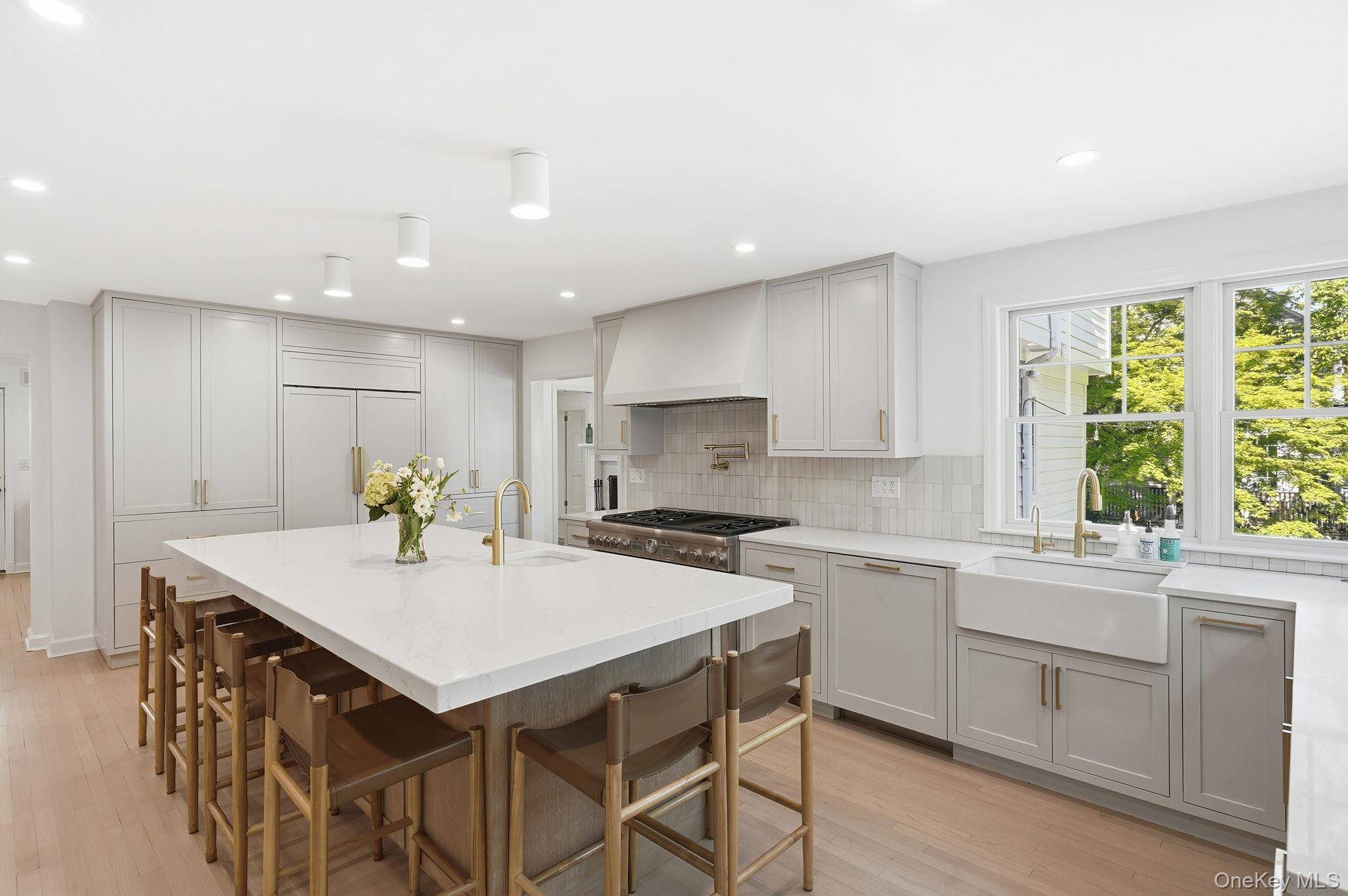 5 Bedroom Waterfront Home for Sale in RYE - New York - USA - 8