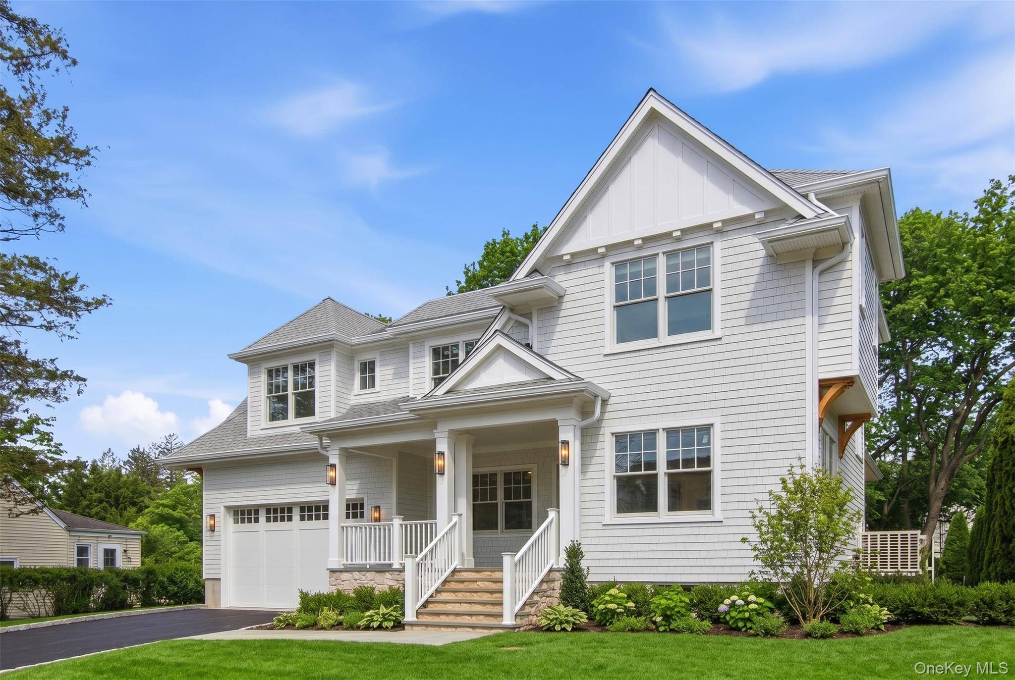 5 Bedroom Beachfront Home for Sale in Sea Cliff - New York - USA - 1