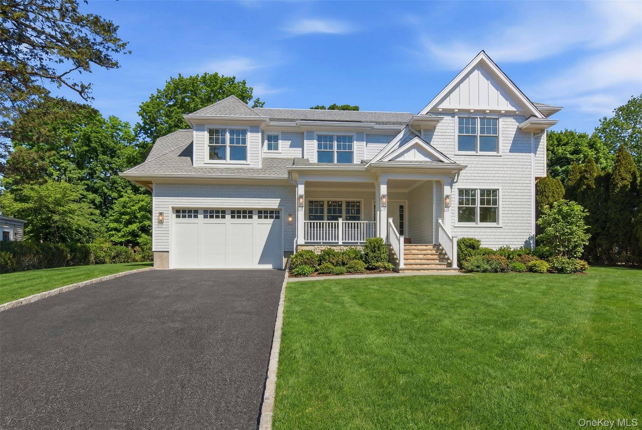 5 Bedroom Beachfront Home for Sale in Sea Cliff - New York - USA - 2