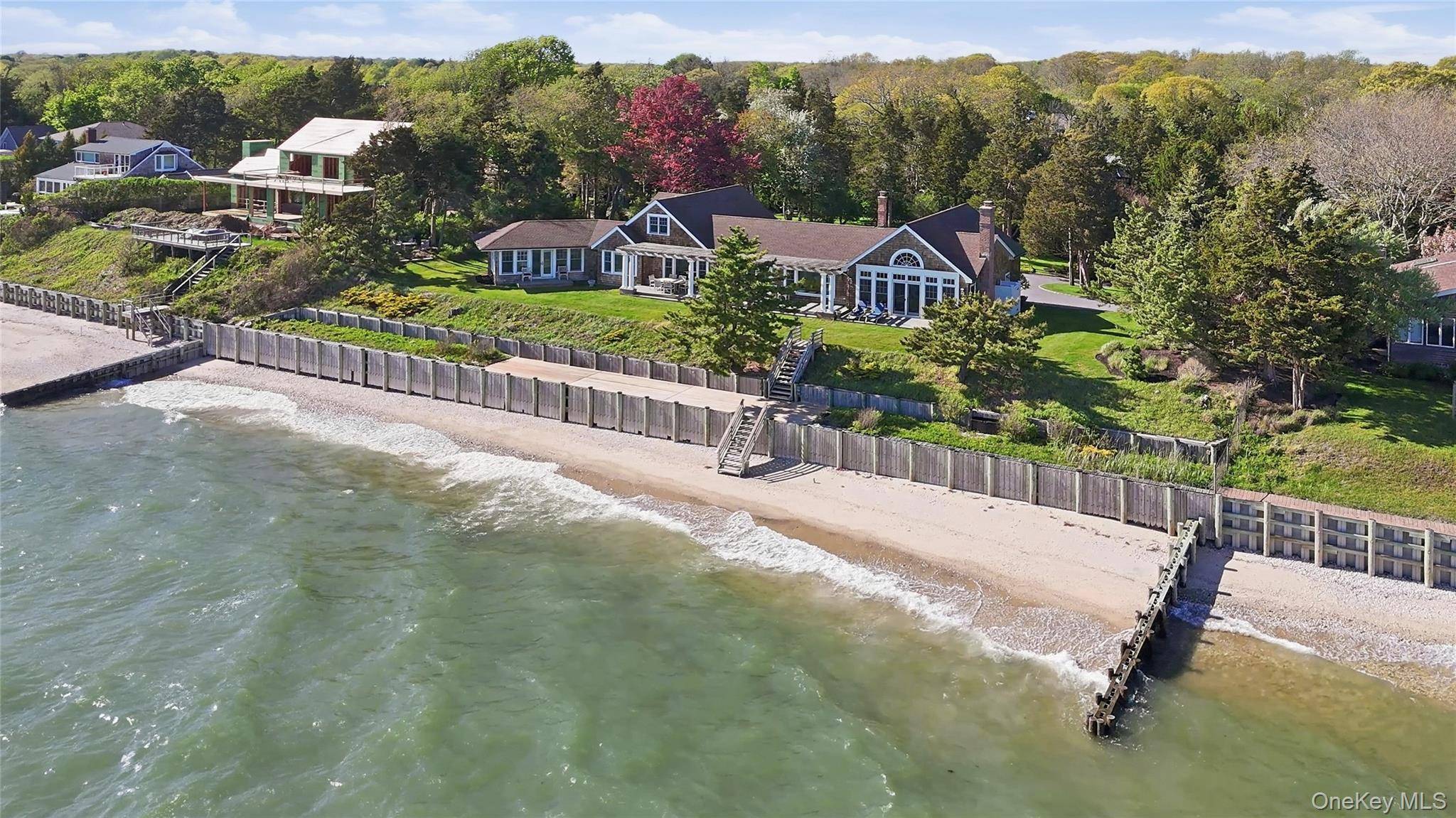 Casa com 5 Quartos à Beira-Mar à Venda em Southold - Nova Iorque - EUA - 1