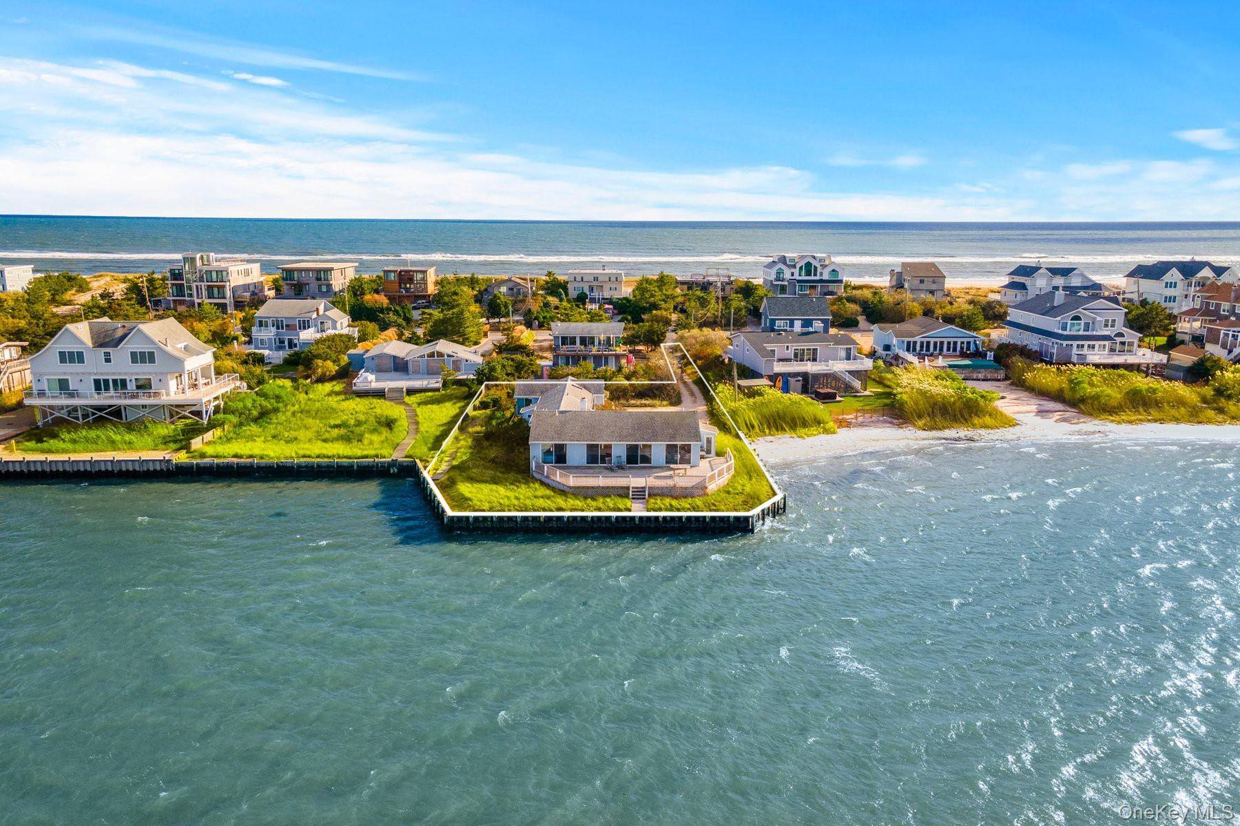 Casa com 5 Quartos à Beira-Mar à Venda em Westhampton Dunes - Nova Iorque - EUA - 1