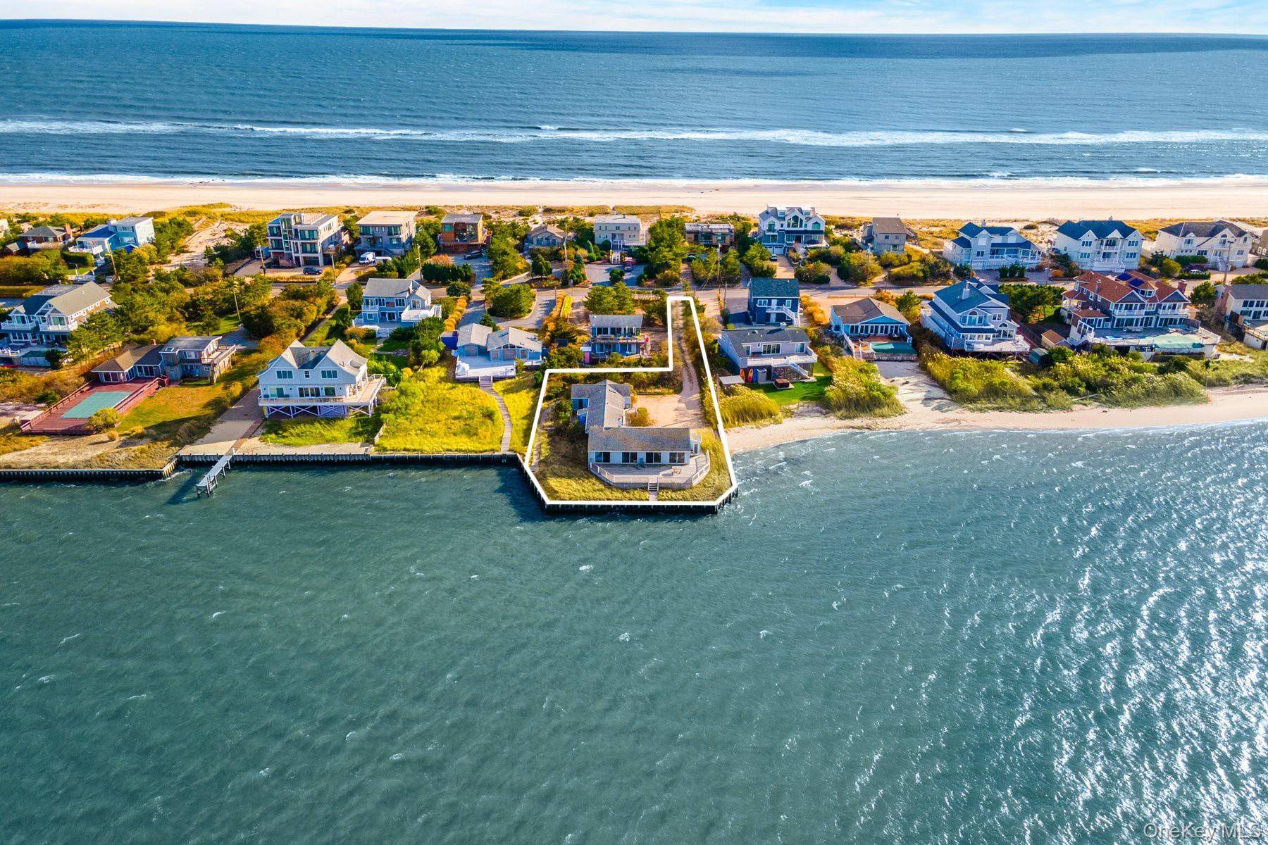 Casa com 5 Quartos à Beira-Mar à Venda em Westhampton Dunes - Nova Iorque - EUA - 2