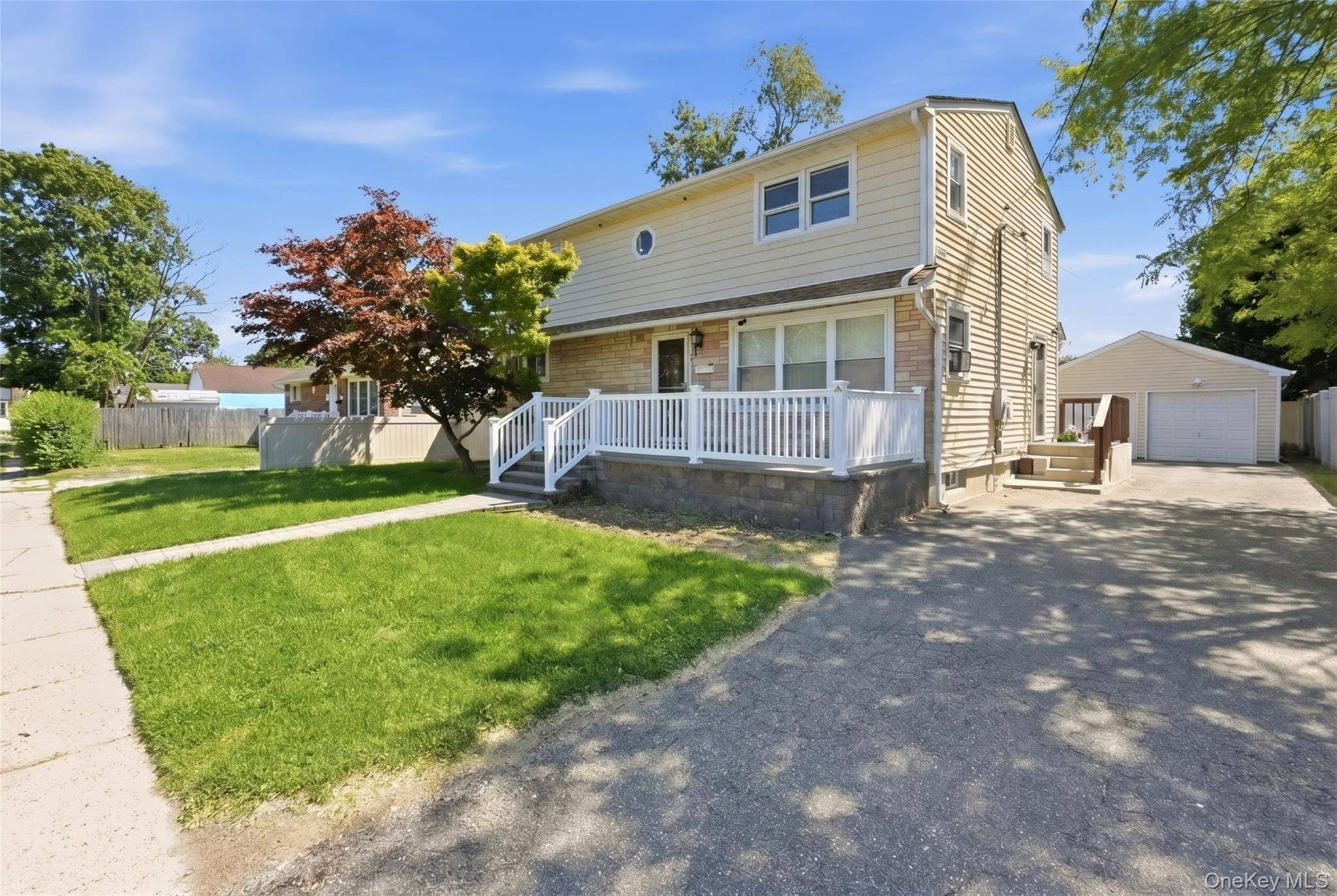 Casa com 5 Quartos à Venda em Amityville - Nova Iorque - EUA - 2