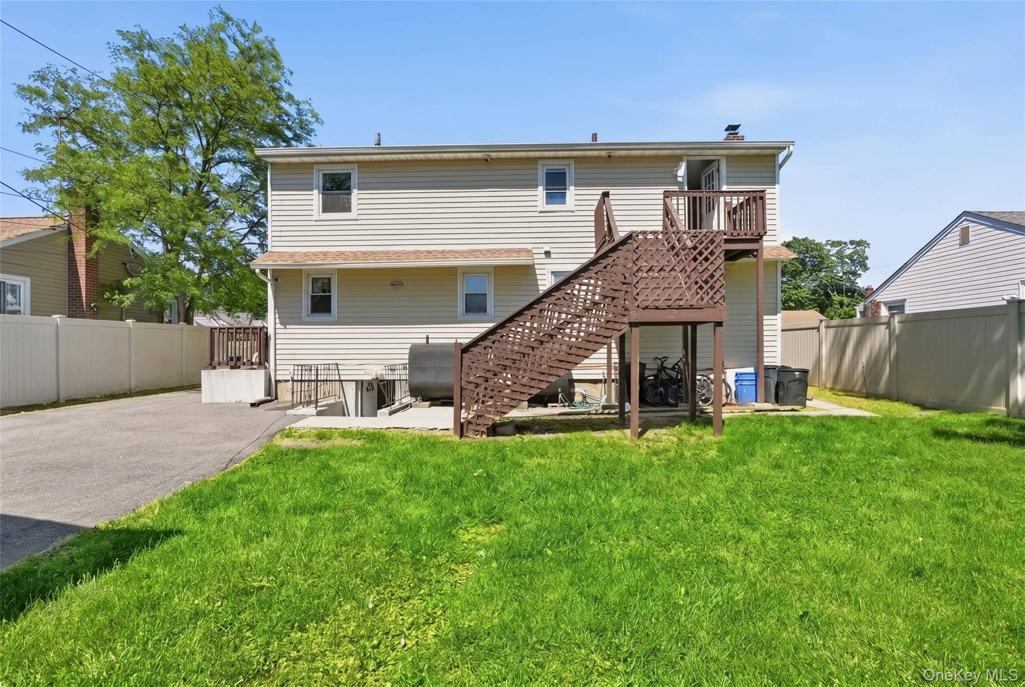 Casa com 5 Quartos à Venda em Amityville - Nova Iorque - EUA - 3