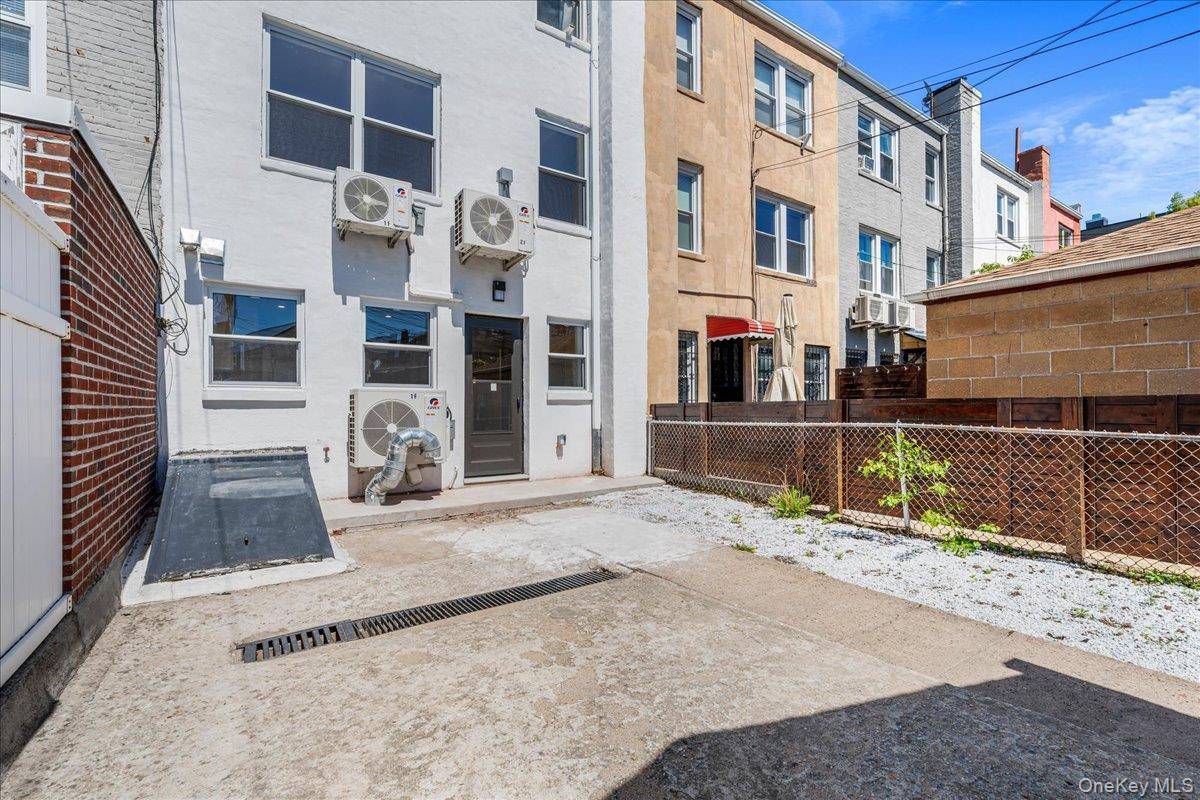 Casa de 5 Dormitorios en Venta en Astoria - Nueva York - EE. UU. - 2