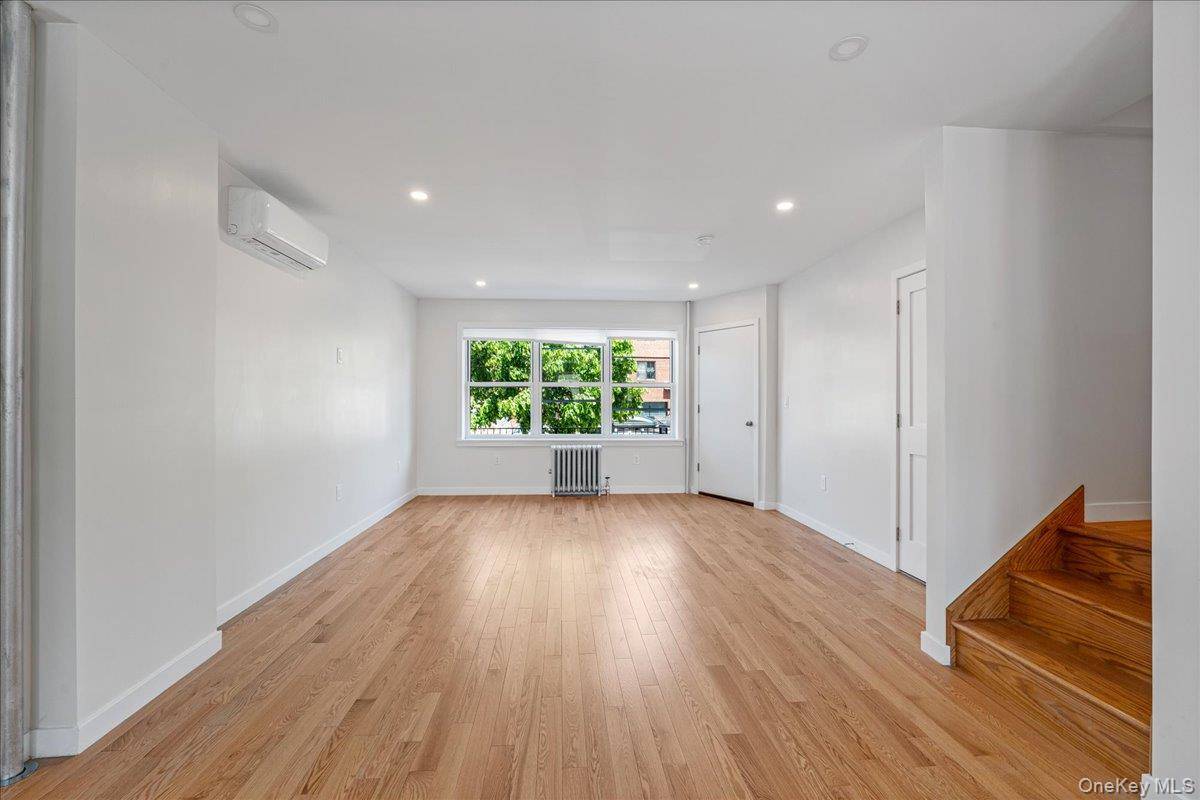 Casa de 5 Dormitorios en Venta en Astoria - Nueva York - EE. UU. - 4