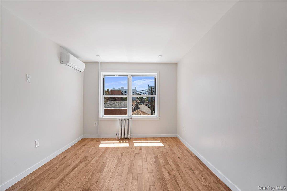 Casa de 5 Dormitorios en Venta en Astoria - Nueva York - EE. UU. - 8