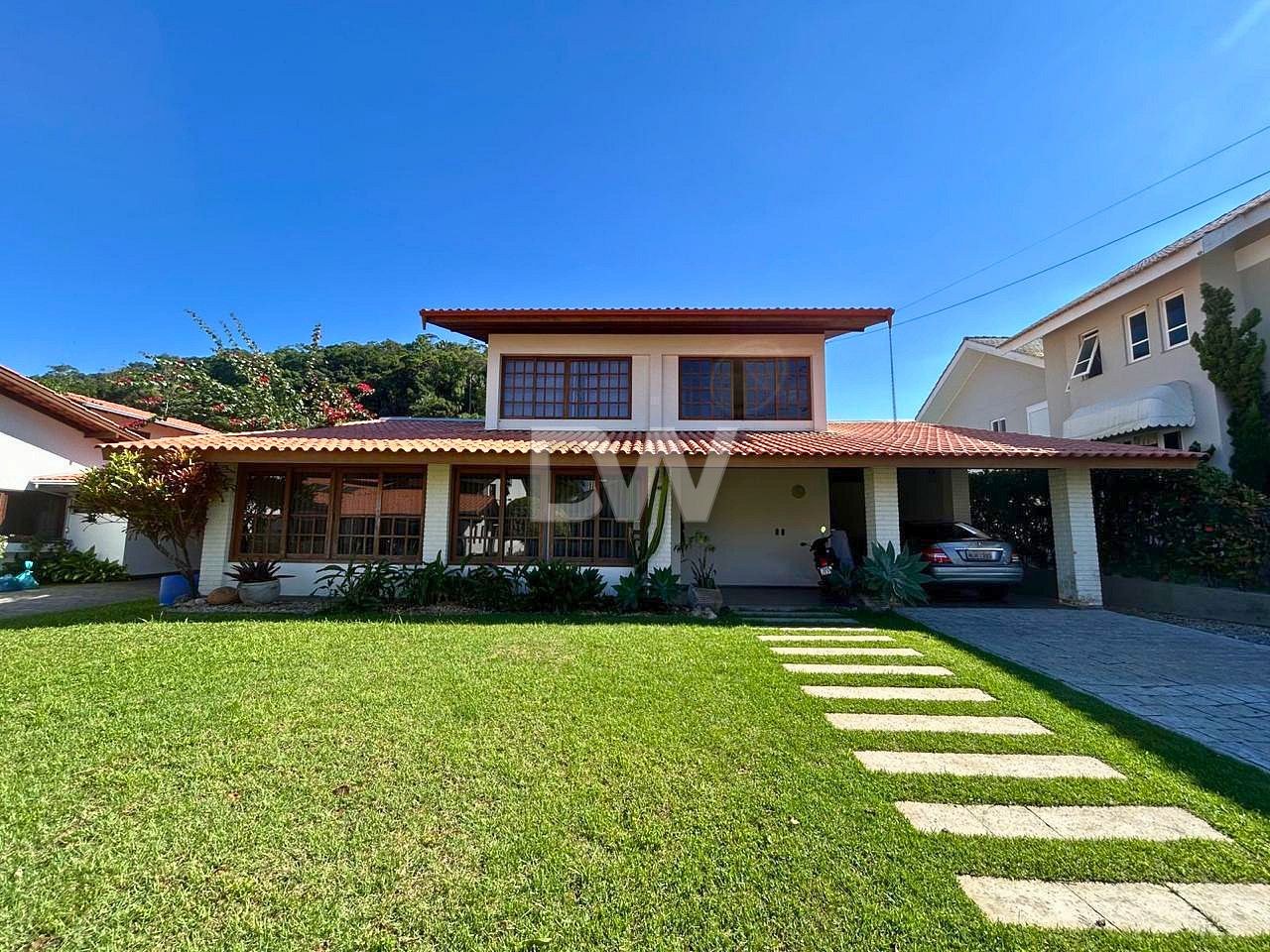 Casa com 5 Quartos à Venda em Balneário Camboriú - Santa Catarina - Brasil - 1