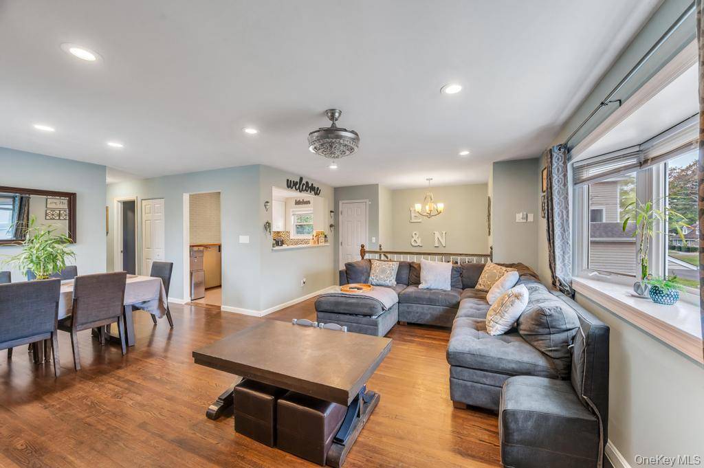 5 Bedroom Home for Sale in Bay Shore - New York - USA - 5