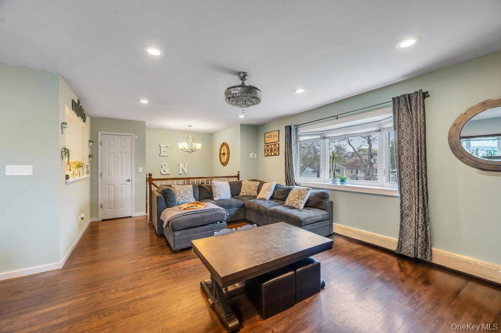 5 Bedroom Home for Sale in Bay Shore - New York - USA - 6