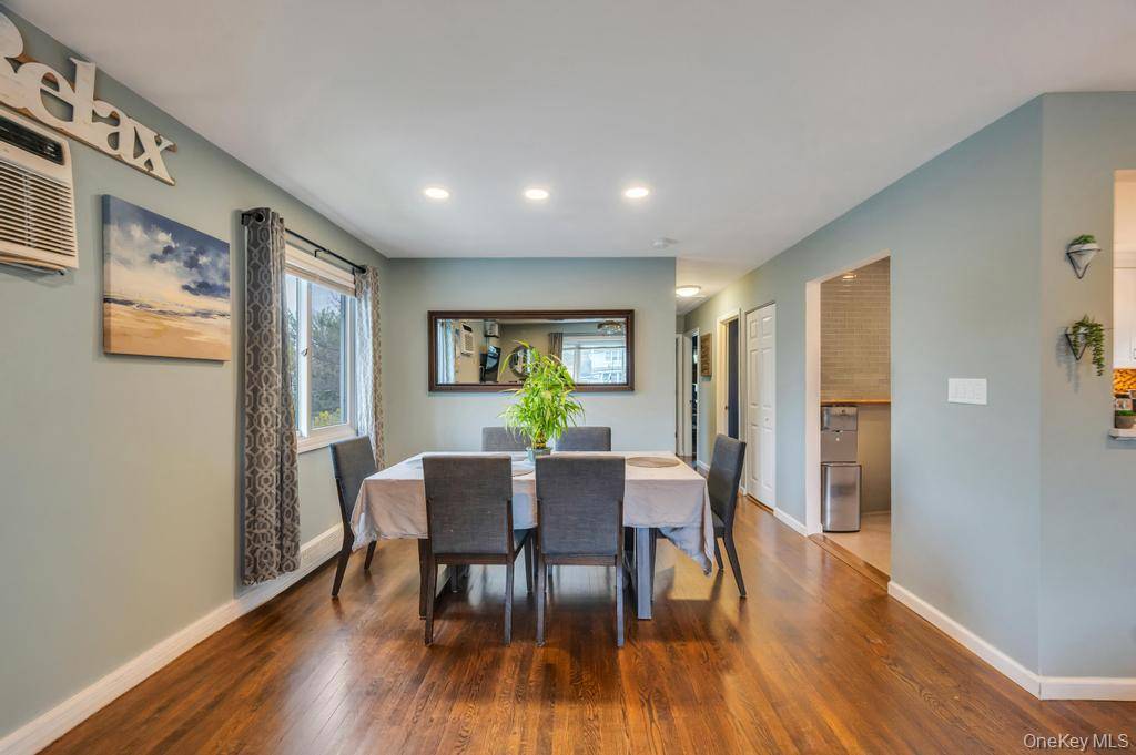 5 Bedroom Home for Sale in Bay Shore - New York - USA - 8