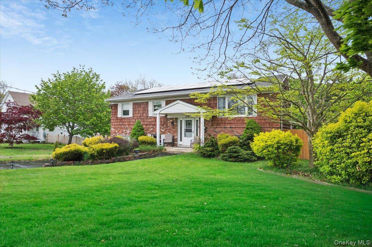 5 Bedroom Home for Sale in Bayport - New York - USA - 3