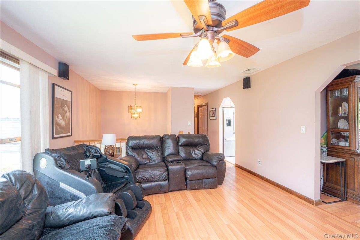 5 Bedroom Home for Sale in Bayport - New York - USA - 4