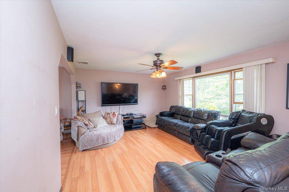 5 Bedroom Home for Sale in Bayport - New York - USA - 6