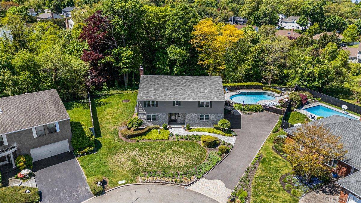 5 Bedroom Home for Sale in Bayville - New York - USA - 1