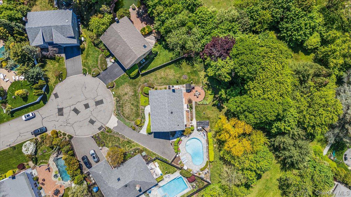 5 Bedroom Home for Sale in Bayville - New York - USA - 3