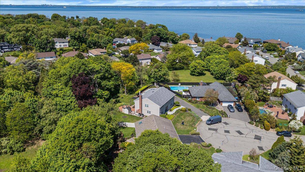 5 Bedroom Home for Sale in Bayville - New York - USA - 4