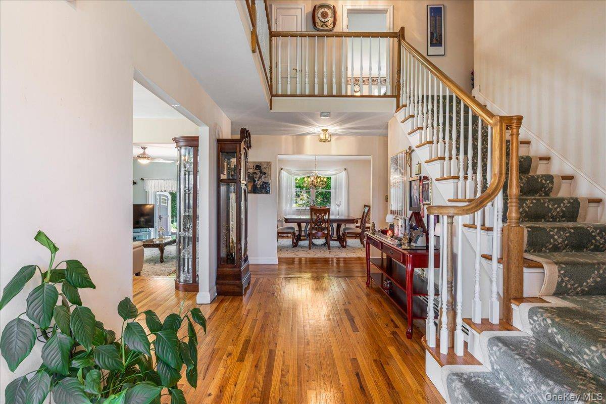 5 Bedroom Home for Sale in Bayville - New York - USA - 5
