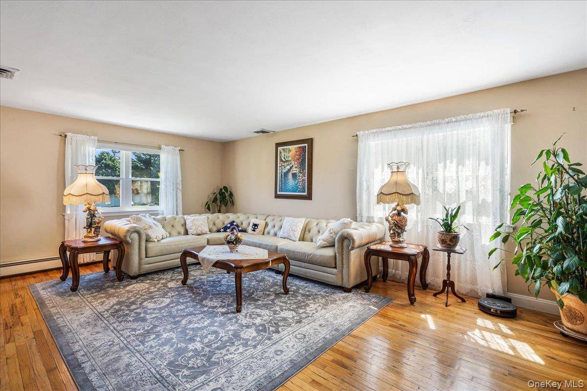 5 Bedroom Home for Sale in Bayville - New York - USA - 6
