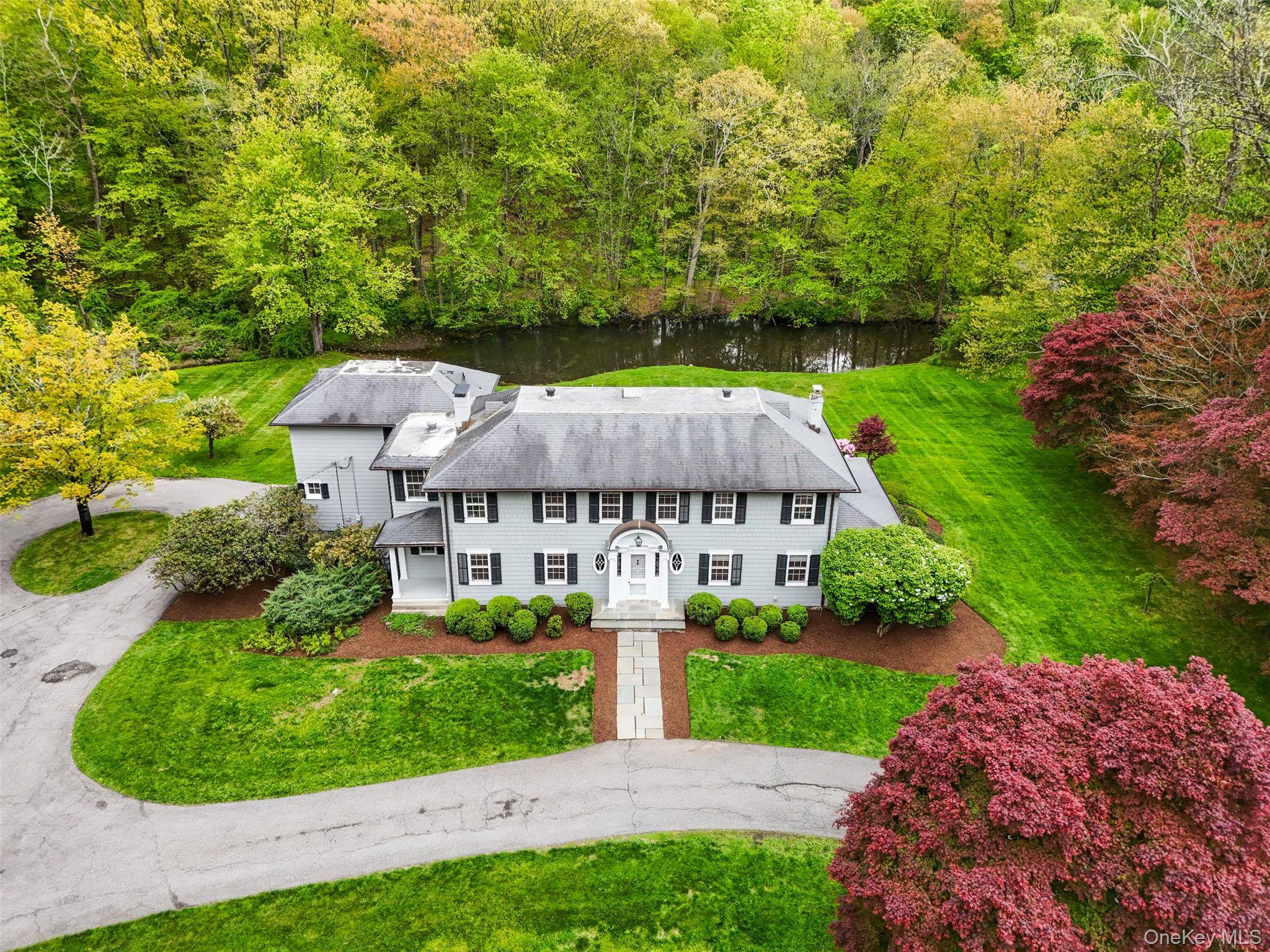 5 Bedroom Home for Sale in Bedford Corners - New York - USA - 2