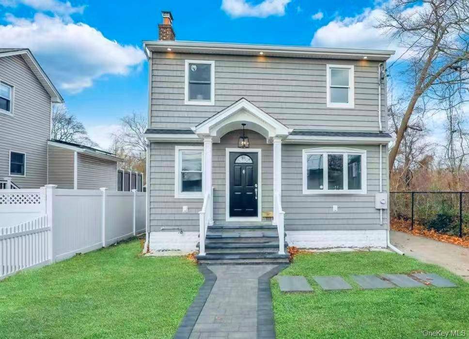 5 Bedroom Home for Sale in Bellmore - New York - USA - 1