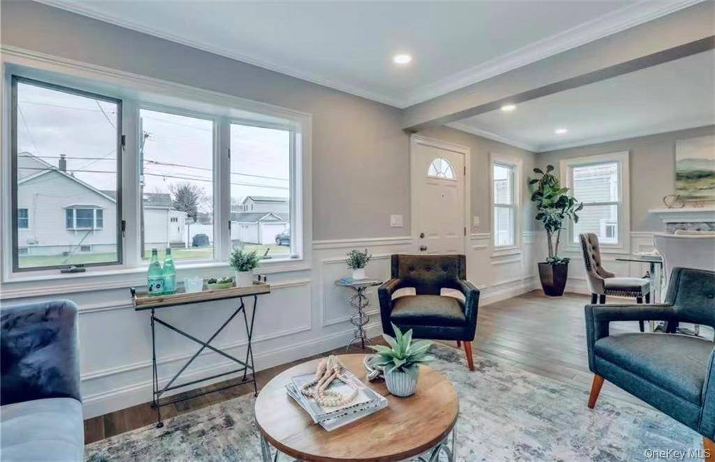 5 Bedroom Home for Sale in Bellmore - New York - USA - 2