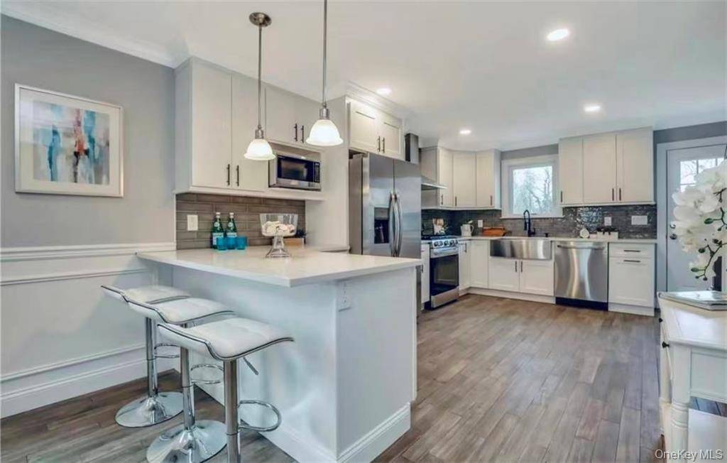 5 Bedroom Home for Sale in Bellmore - New York - USA - 7
