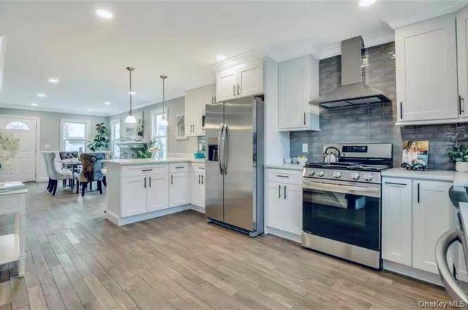 5 Bedroom Home for Sale in Bellmore - New York - USA - 8