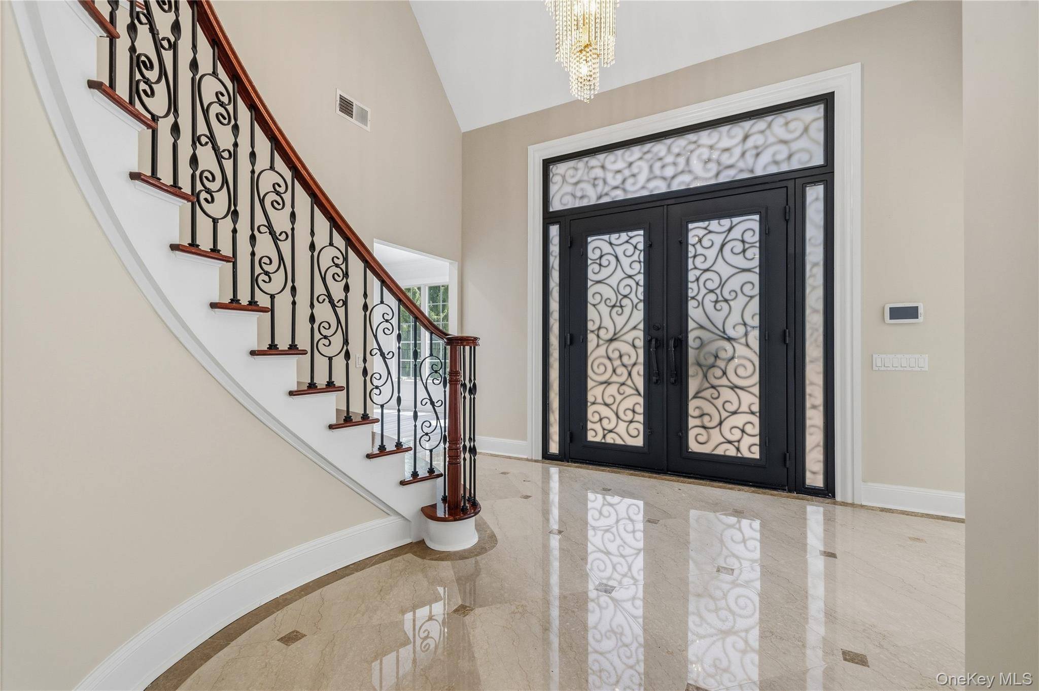 Casa de 5 Dormitorios en Venta en Bethpage - Nueva York - EE. UU. - 5