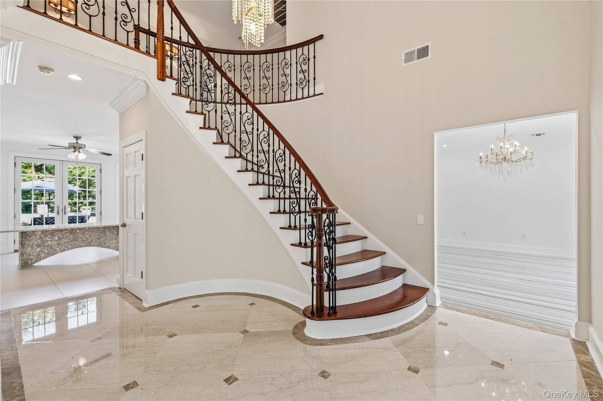 Casa de 5 Dormitorios en Venta en Bethpage - Nueva York - EE. UU. - 6