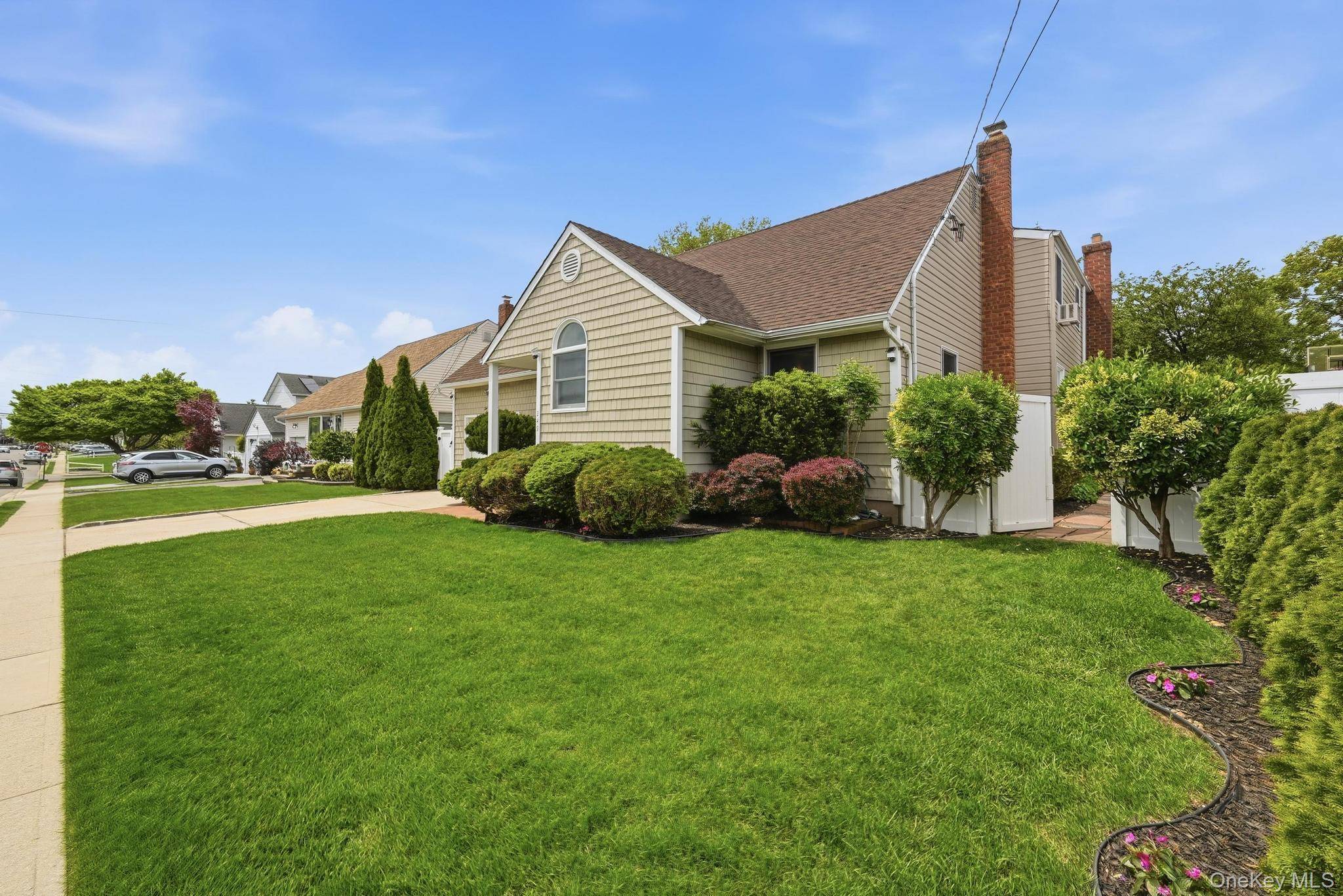 Casa com 5 Quartos à Venda em Bethpage - Nova Iorque - EUA - 3