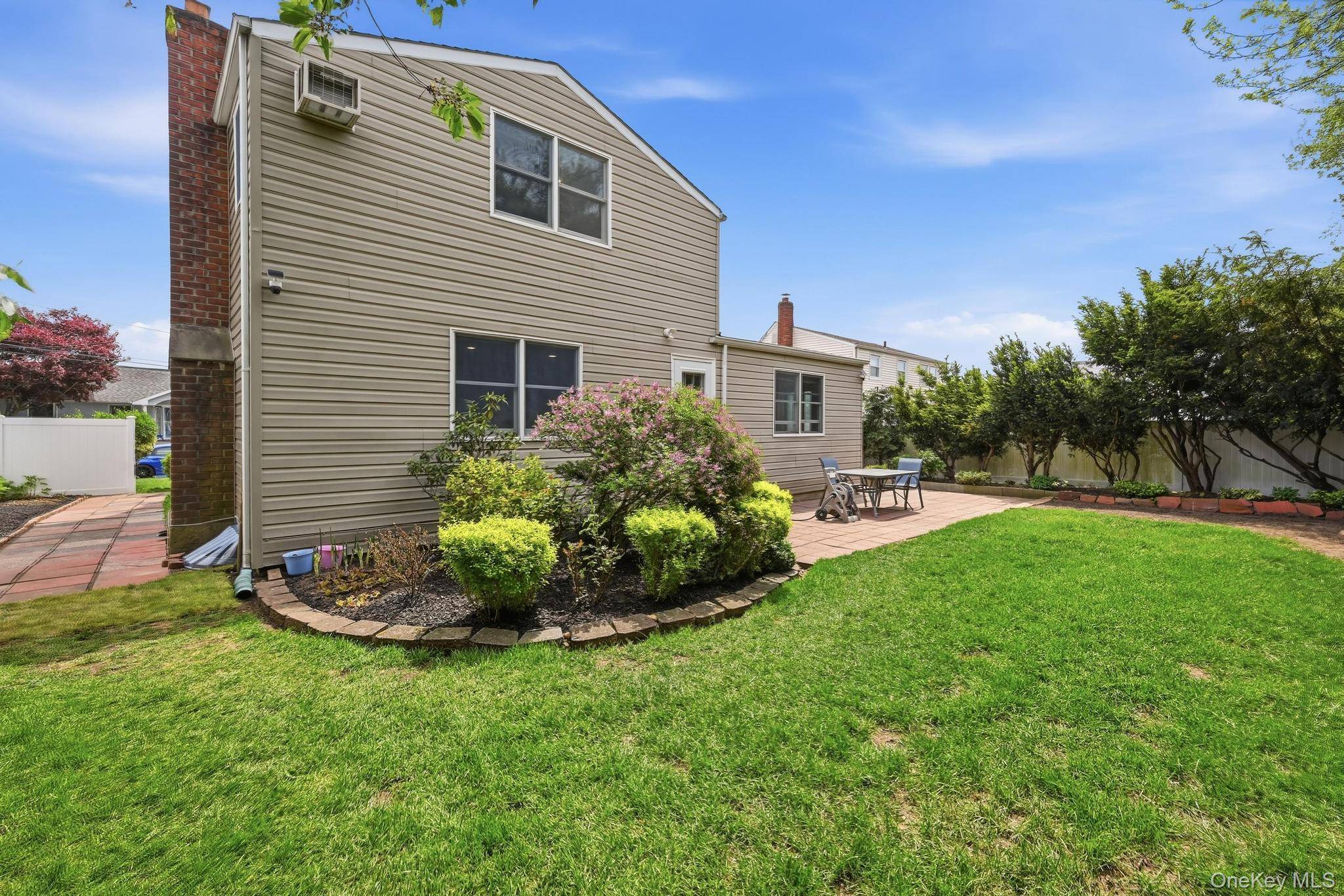 Casa com 5 Quartos à Venda em Bethpage - Nova Iorque - EUA - 4