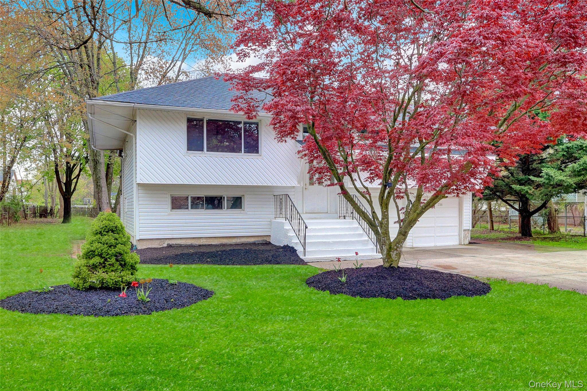 Casa de 5 Dormitorios en Venta en Brentwood - Nueva York - EE. UU. - 1