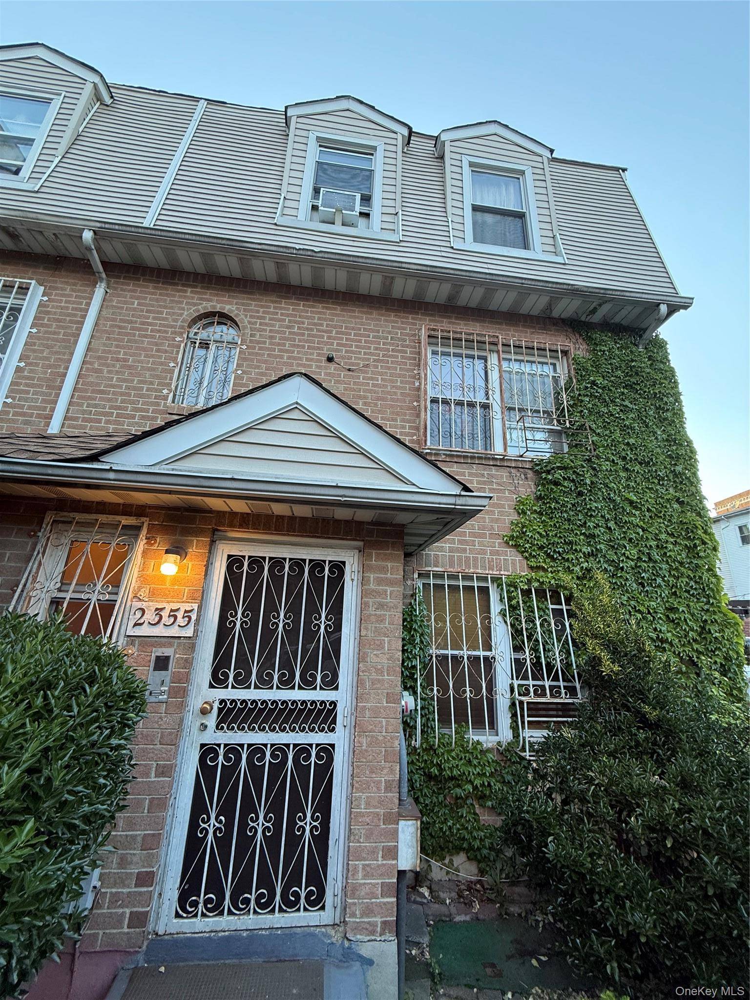 Casa com 5 Quartos à Venda em Bronx - Nova Iorque - EUA - 1